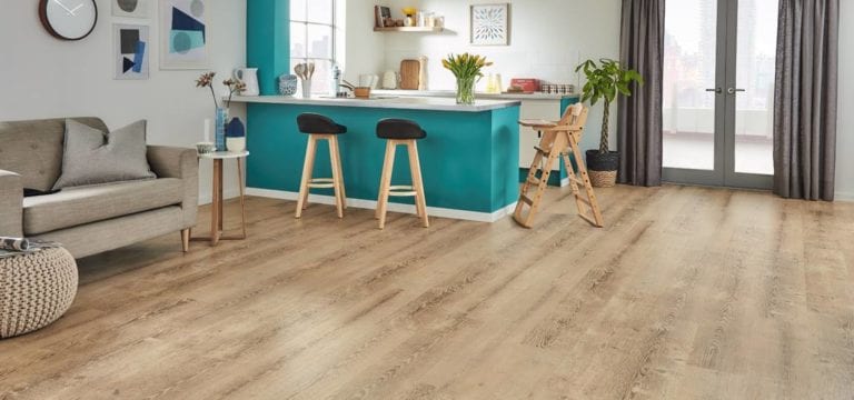 RKP8113 Washed Swiss Pine Open Plan Kitchen LS2 CM