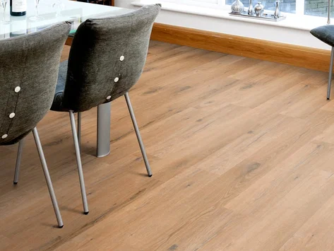 Karndean Knight Tile - Natural Character Oak KP145
