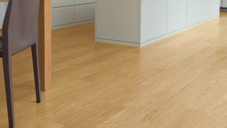 Natural Varnished Oak EL896