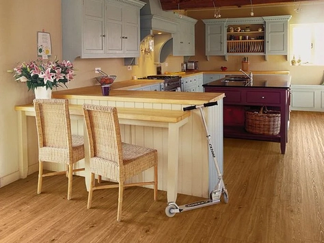 Polyflor Secura - Country Oak 2130