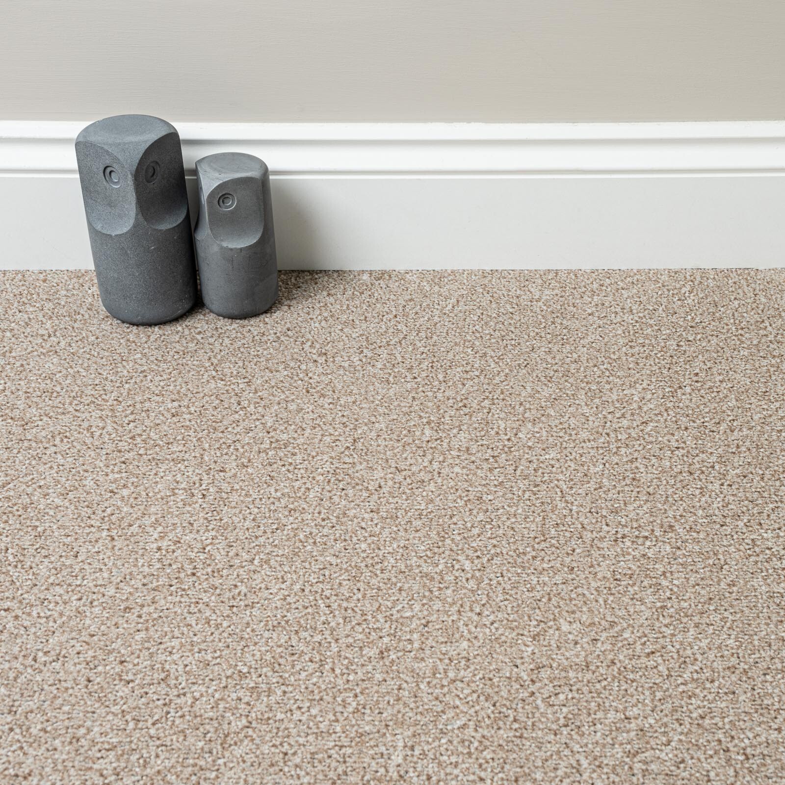 Flecked patterned carpet