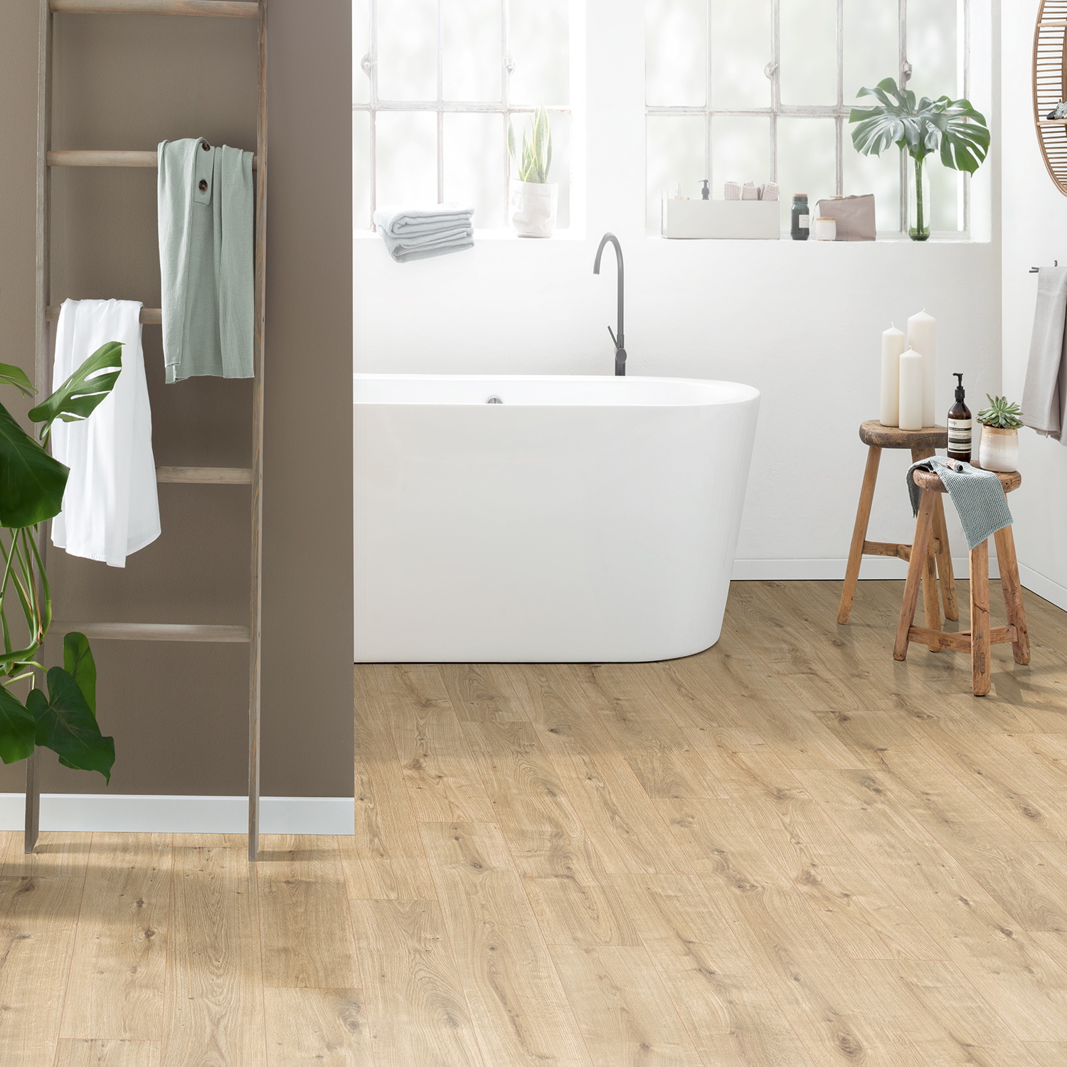 Egger NatureSense Aqua Classic – Light Dunnington Oak EL2102