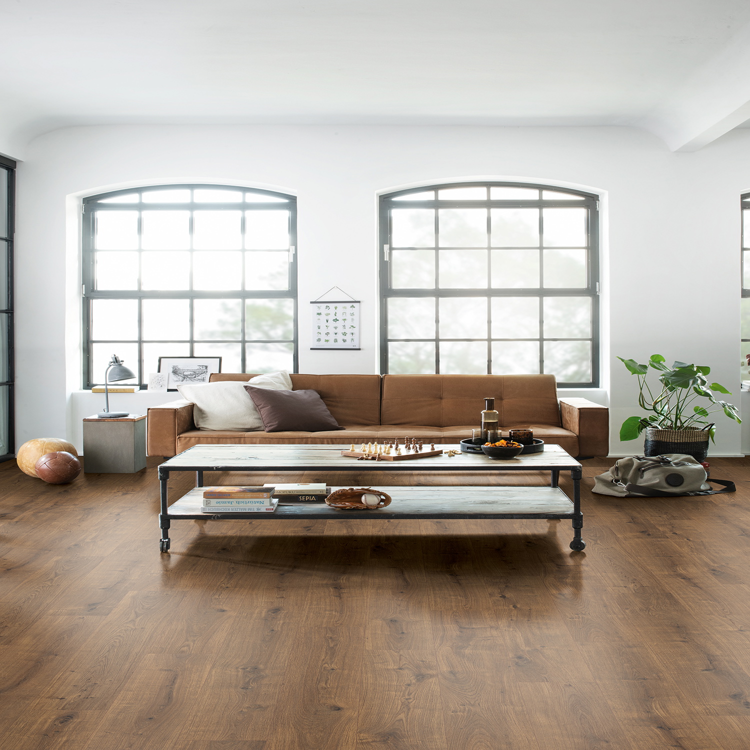 Egger NatureSense Aqua Classic – Dark Dunnington Oak EL2103